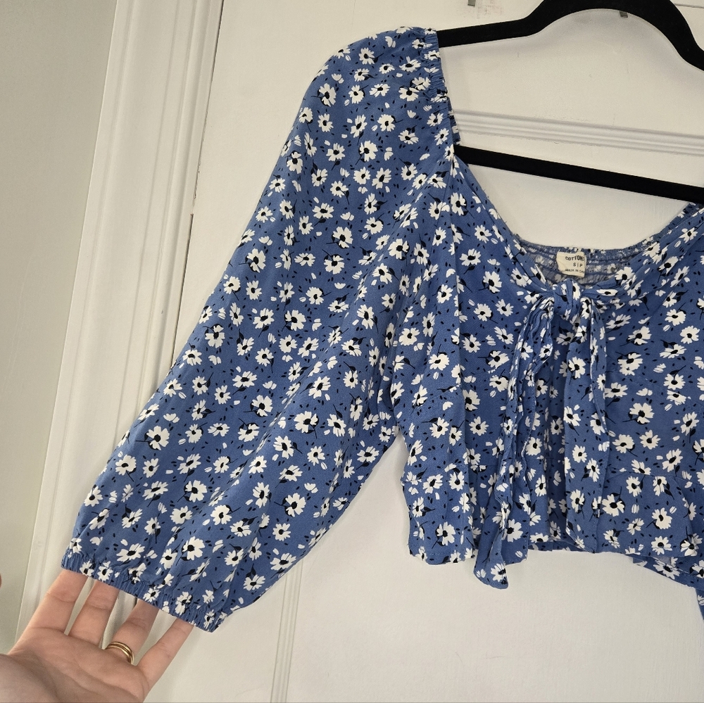 Cotton On Blue Floral Flowy Long Sleeve Crop Top - Women's Small - Picture 2 of 5